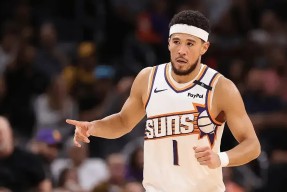 乐鱼体育平台-冲刺阶段菲尼克斯太阳调整名单以备足总杯，队长鼓劲环节打磨，气氛紧张，球探报告显示潜力-乐鱼体育平台